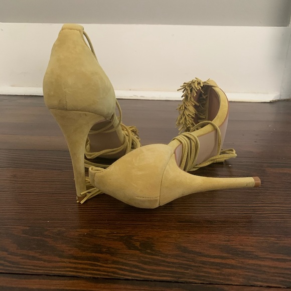 Steve Madden Sassey Yellow Suede Heel - Picture 3 of 3